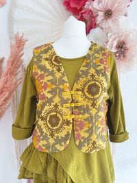 KURZE BOHOWESTE MIT STICKEREIEN IN SENFGELB - ONE SIZE -