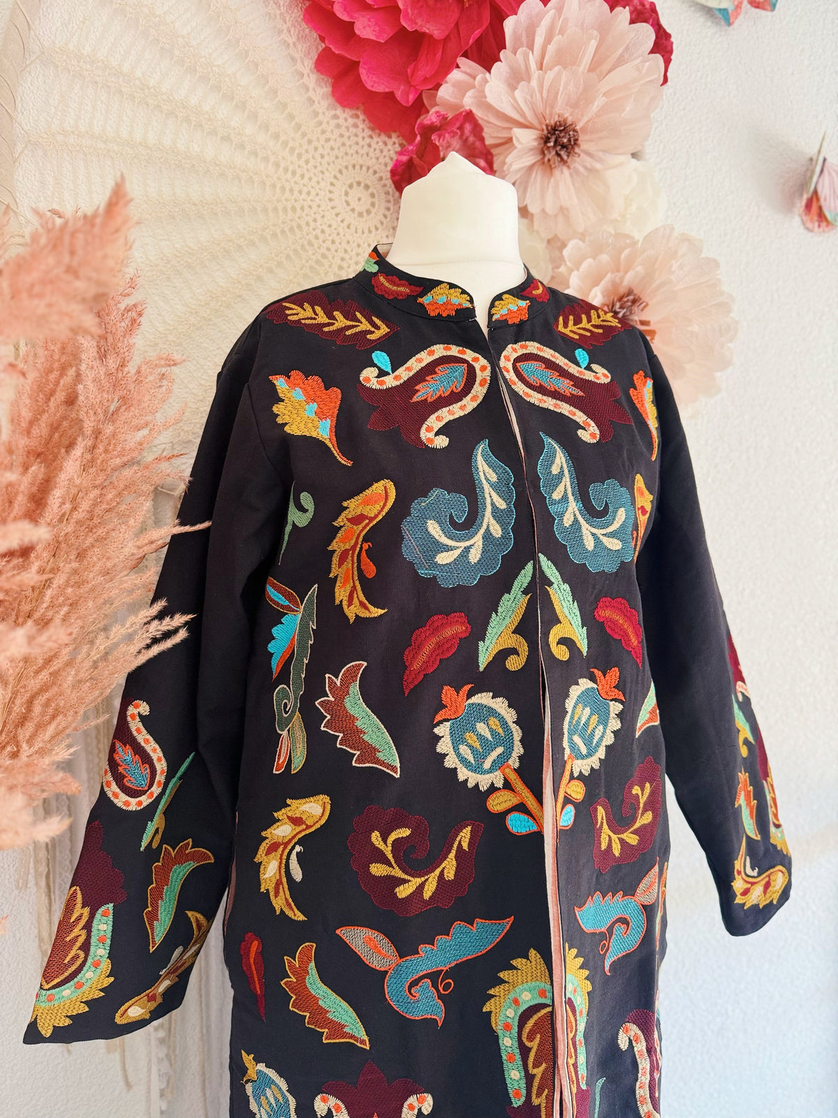 BOHOMANTEL MIT BUNTEN STICKEREIEN - VERSCH. GRÖßEN