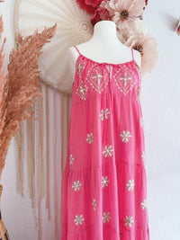 TRÄGERKLEID IN PINK MIT BLUMENSTICKEREIEN - ONE SIZE -