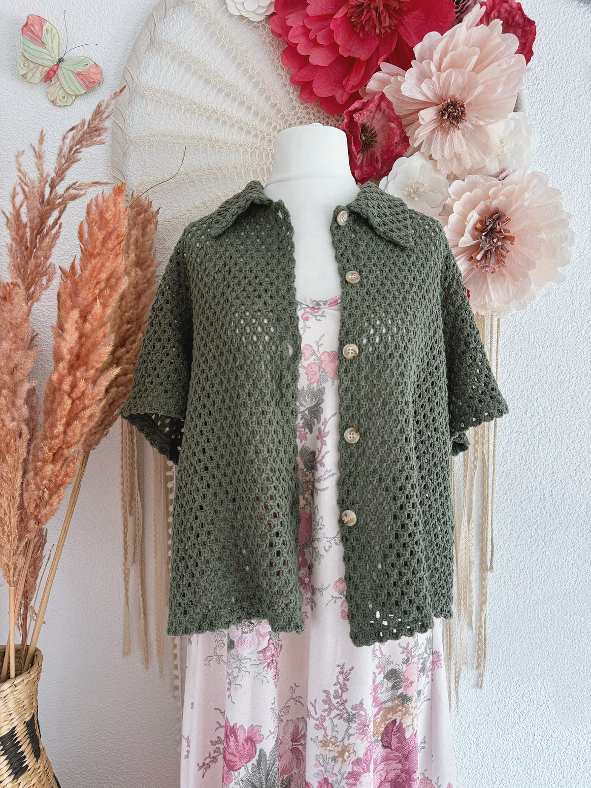 OVERSIZED CROCHET-JÄCKCHEN IN KHAKI - ONE SIZE -