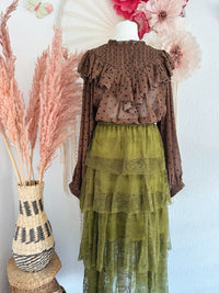 MIDIROCK AUS SPITZE MIT STUFEN IN OLIVE - ONE SIZE -