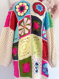 CROCHETCARDIGAN MIT BLÜTENMUSTER & ROSEN - ONE SIZE -