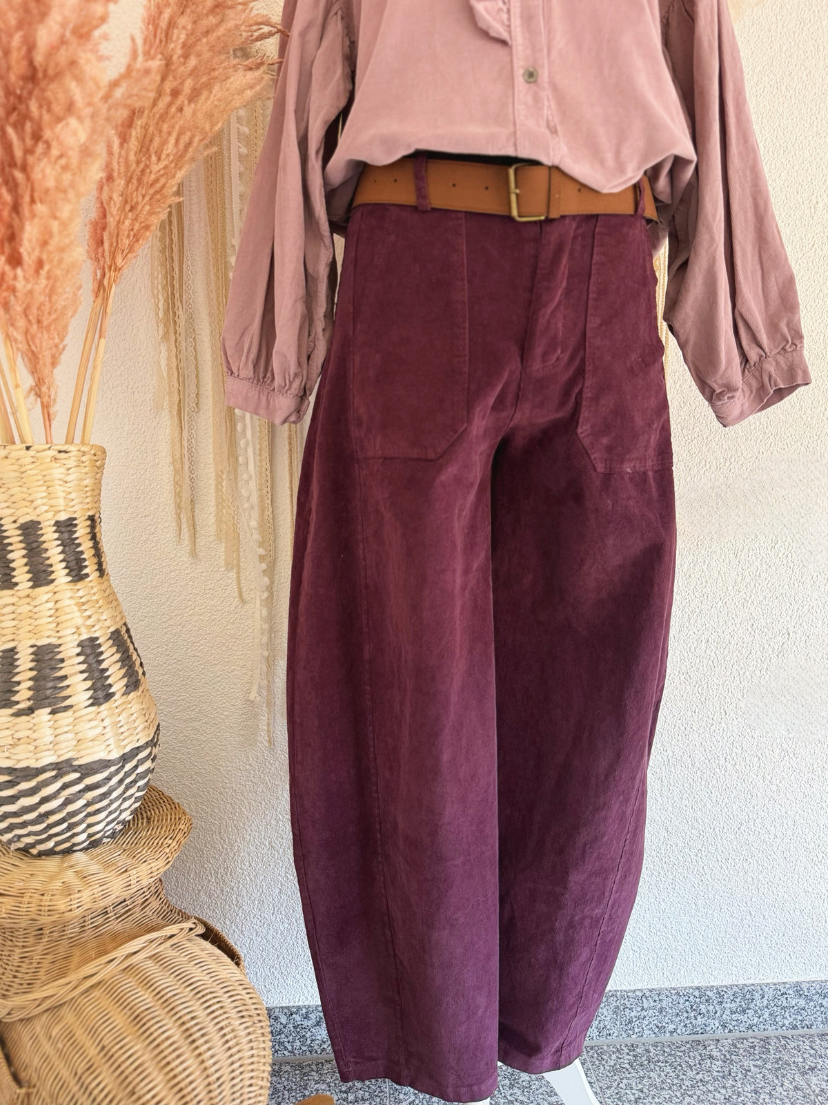 BARREL JEANS AUS CORD IN AUBERGINE - ONE SIZE -