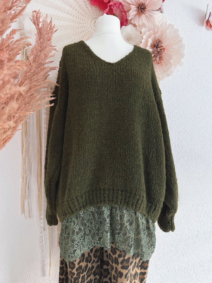 OVERSIZED STRICKPULLOVER MIT SPITZENSAUM IN KHAKI - ONE SIZE -