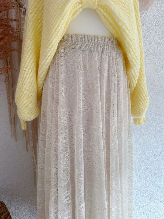 ROMANTISCHER ROCK AUS FLORALER SPITZE IN CREME - ONE SIZE -