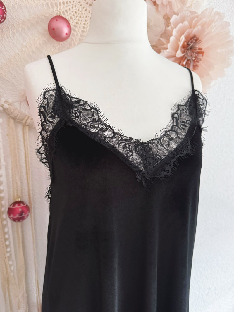 SLIP-DRESS AUS SAMT MIT SPITZENBORDÜRE - ONE SIZE -