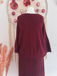 PLISSEEKLEID MIT TÜLL UND STRICKPULLOVER IN BORDEAUX - ONE SIZE -