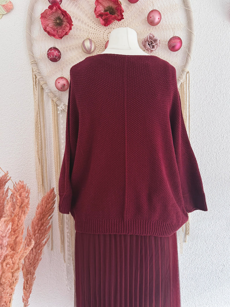 PLISSEEKLEID MIT TÜLL UND STRICKPULLOVER IN BORDEAUX - ONE SIZE -