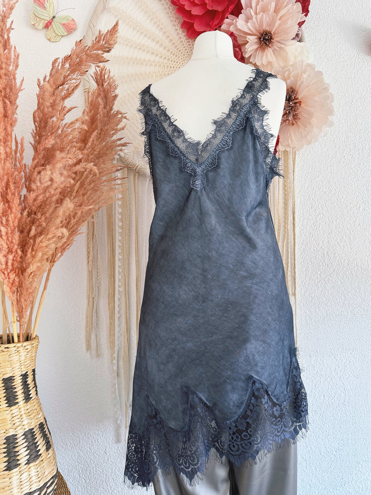 ASYMMETRISCHES SPITZENTOP IN DUNKELBLAU - ONE SIZE -