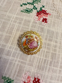 ROMANTISCHE VINTAGE-PORZELLANBROSCHE