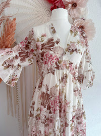 ROMANTISCHES MAXIKLEID MIT BLUMENPRINT UND RÜSCHEN IN CREME - ONE SIZE -