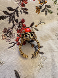 VINTAGE STATEMENT-RING MIT LEUCHTEND ROTEM CABOCHON
