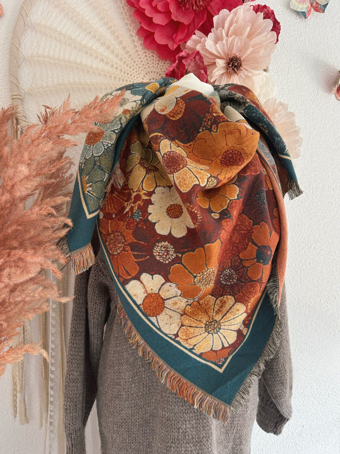 KUSCHELIGES XXL TUCH MIT BLÜTENMUSTER