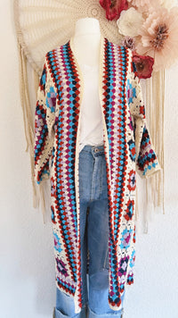 CROCHETCARDIGAN IN MIDILÄNGE MIT DUNKELROT - ONE SIZE -