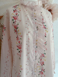 ROMANTISCHE BLUSE MIT ROSEN-PRINT & VOLANTS - ONE SIZE -