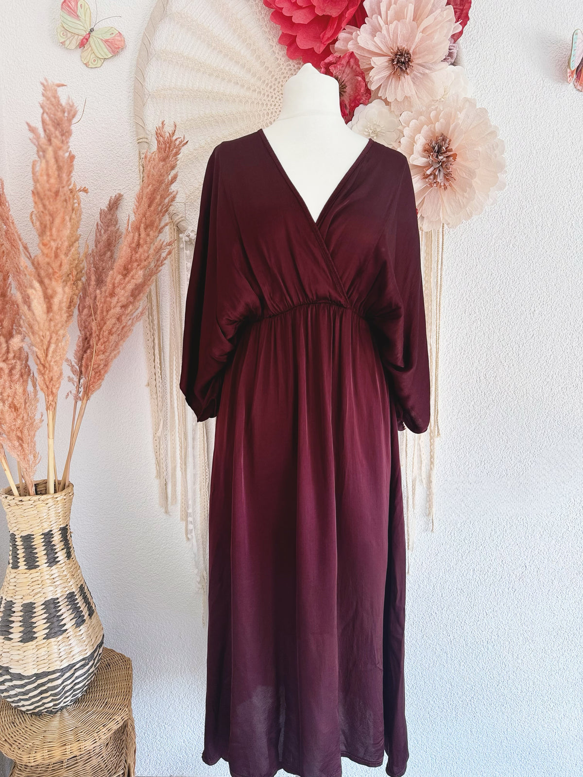 SATINIERTES MIDIKLEID IN AUBERGINE - ONE SIZE -