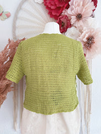 CROCHETJÄCKCHEN MIT BLUMEN IN GRÜN - ONE SIZE -