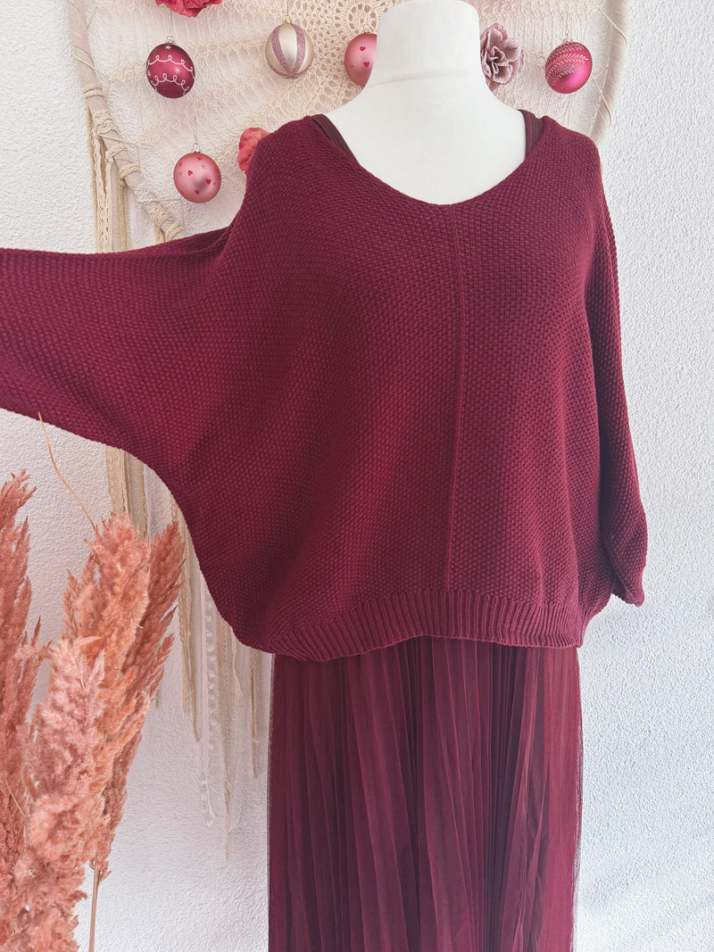 PLISSEEKLEID MIT TÜLL UND STRICKPULLOVER IN BORDEAUX - ONE SIZE -