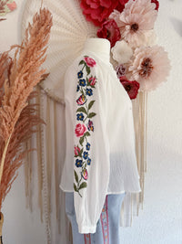 WEIßE BOHO-BLUSE MIT BUNTEN STICKEREI-RANKEN - VERSCH. GRÖßEN -