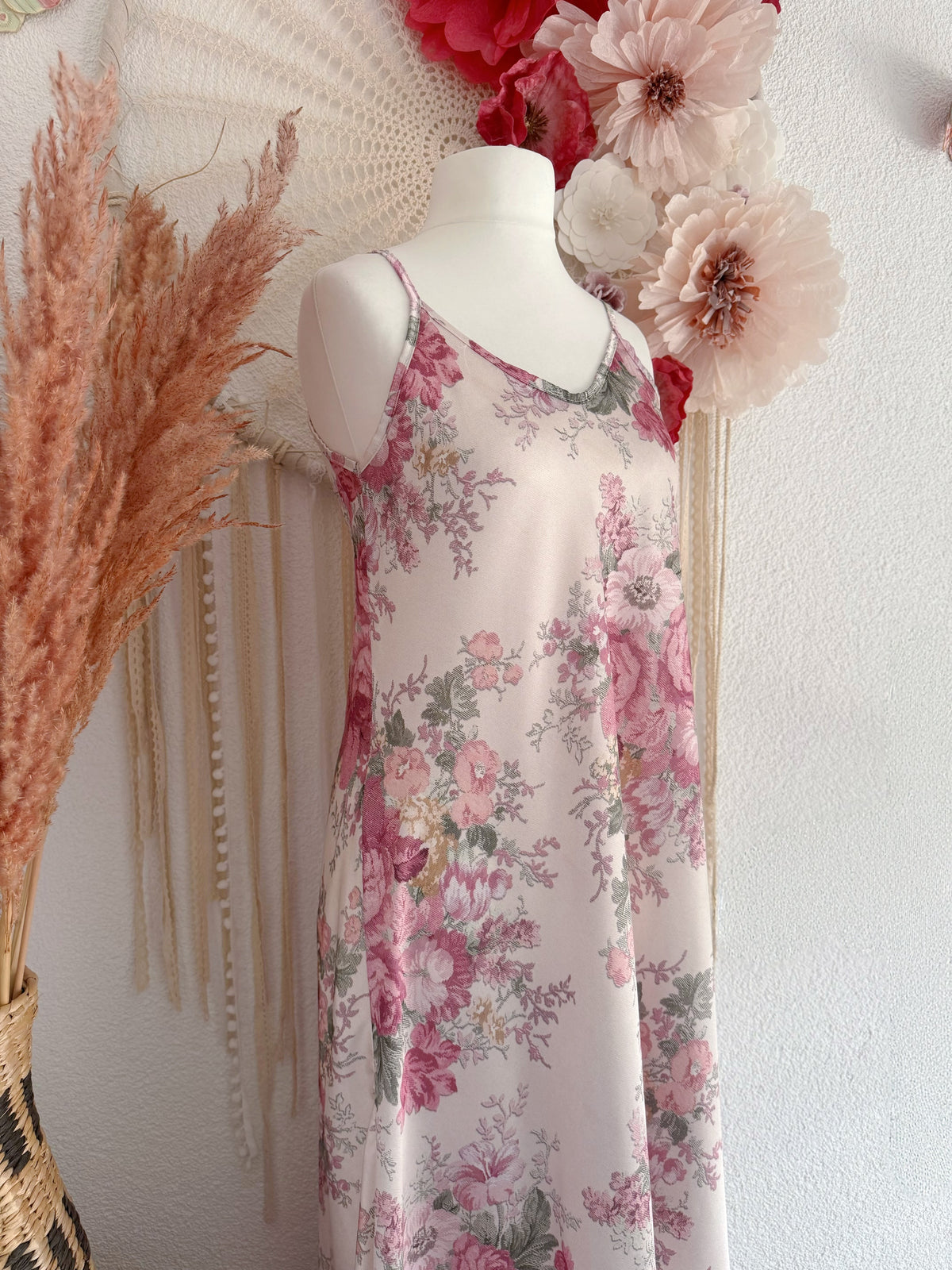 SLIP-DRESS MIT ROMANTISCHEM GOBELINPRINT IN ROSA - ONE SIZE -
