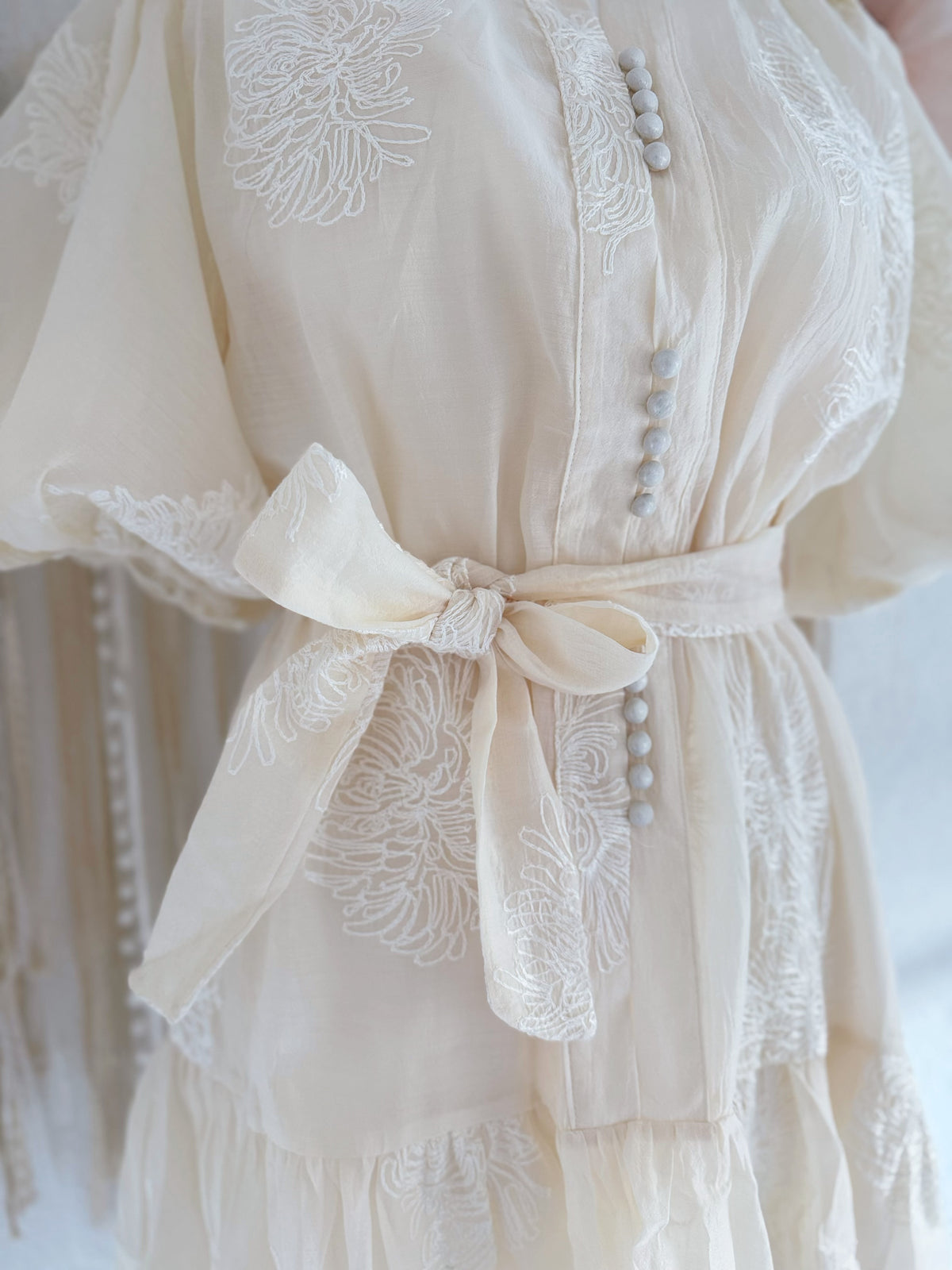 ROMANTISCHES KLEIDCHEN MIT STICKEREIEN - VERSCH. GRÖßEN -