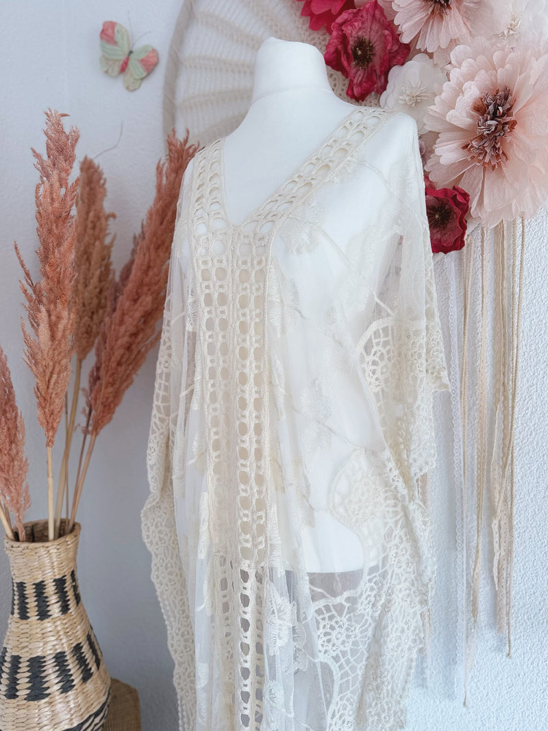KAFTANKLEID IN CREME AUS SPITZE - ONE SIZE -