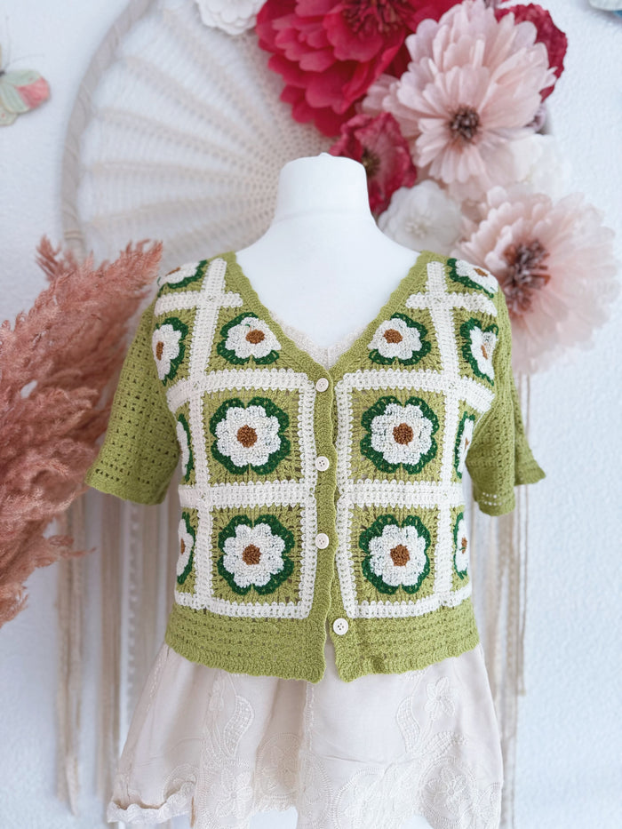 CROCHETJÄCKCHEN MIT BLUMEN IN GRÜN - ONE SIZE -