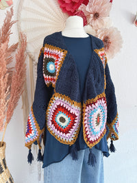 BOHO-HÄKELJACKE GRANNY-SQUARE MIT QUASTEN IN DUNKELBLAU - ONE SIZE -