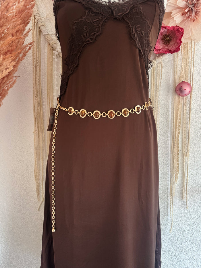 ELEGANTER KETTENGÜRTEL MIT BRAUNEN STEINEN