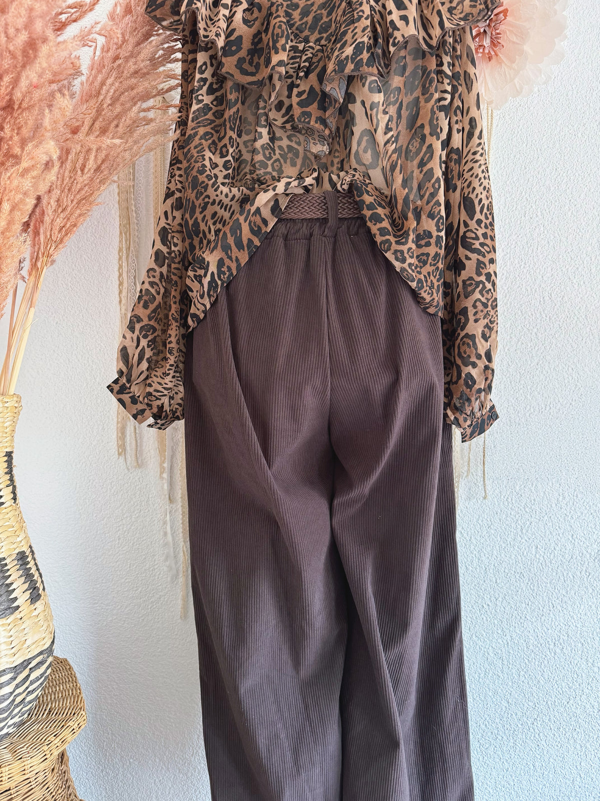 WEITE CORDHOSE MIT GÜRTEL IN DUNKELBRAUN - ONE SIZE -