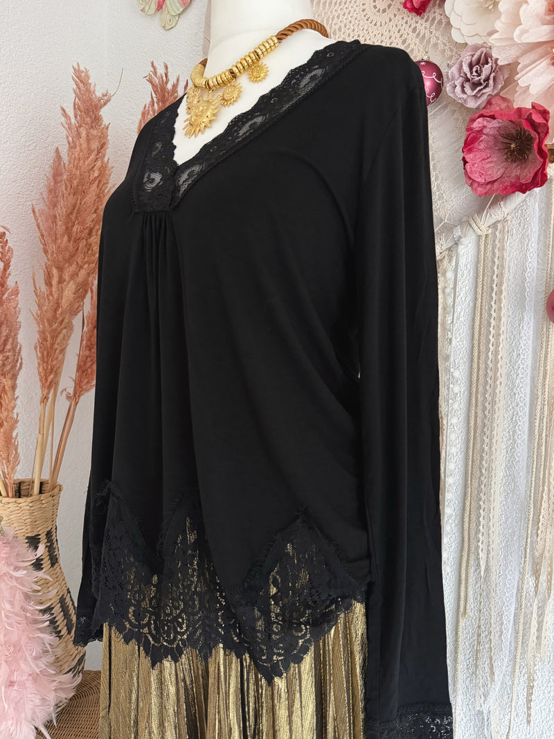 BASIC-SHIRT MIT SPITZE IN SCHWARZ - ONE SIZE -