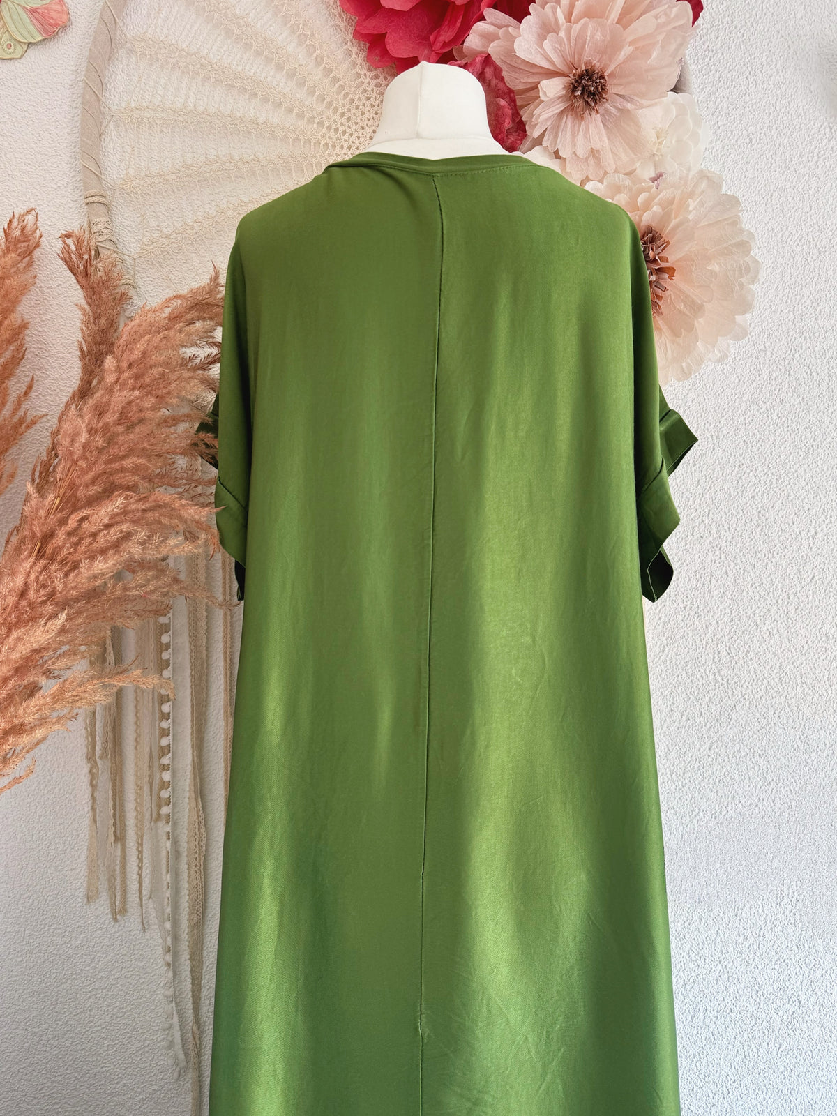 OVERSIZED MAXIKLEID MIT V-AUSSCHNITT IN GRÜN - ONE SIZE -