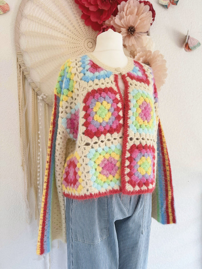 OVERSIZED GRANNY SQUARE STRICKJACKE IN CREME - ONE SIZE -