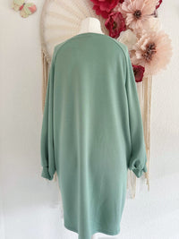 OVERSIZED SWEATERKLEID IN LINDGRÜN - ONE SIZE -
