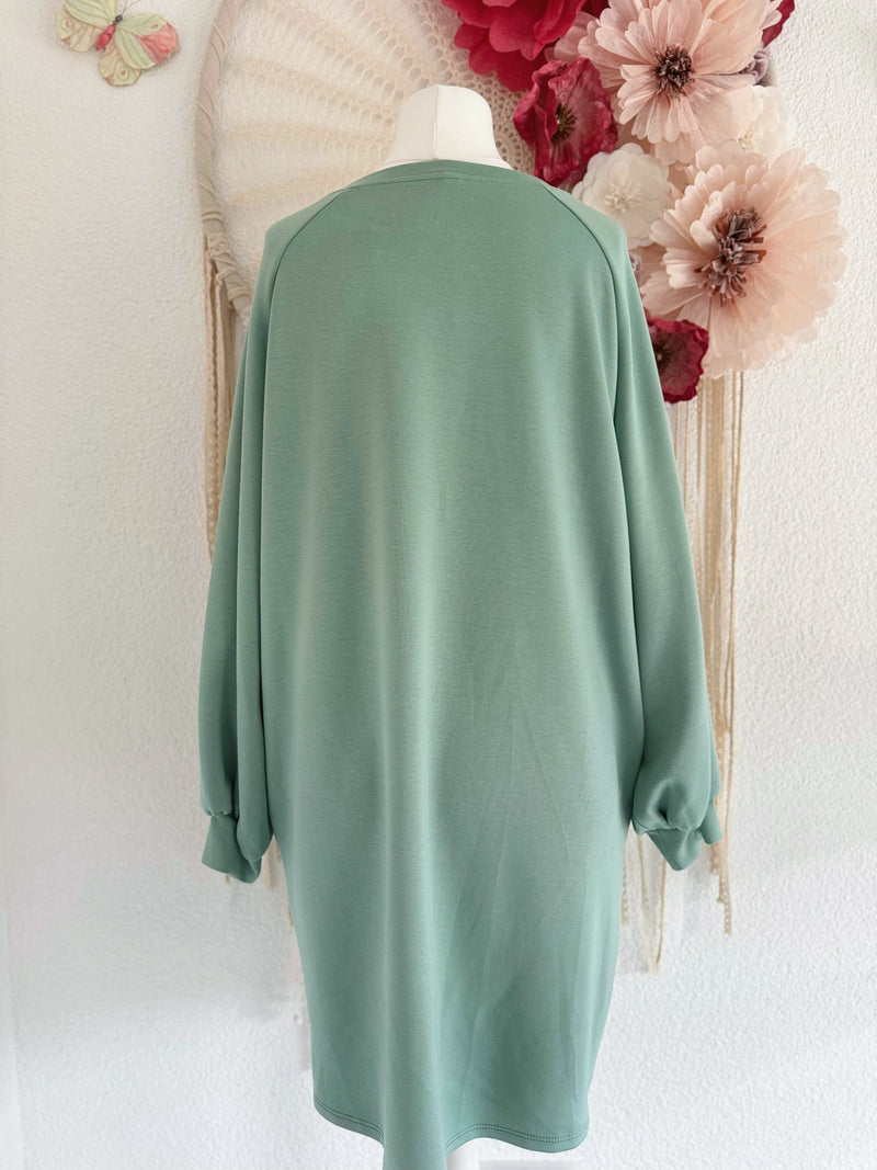 OVERSIZED SWEATERKLEID IN LINDGRÜN - ONE SIZE -