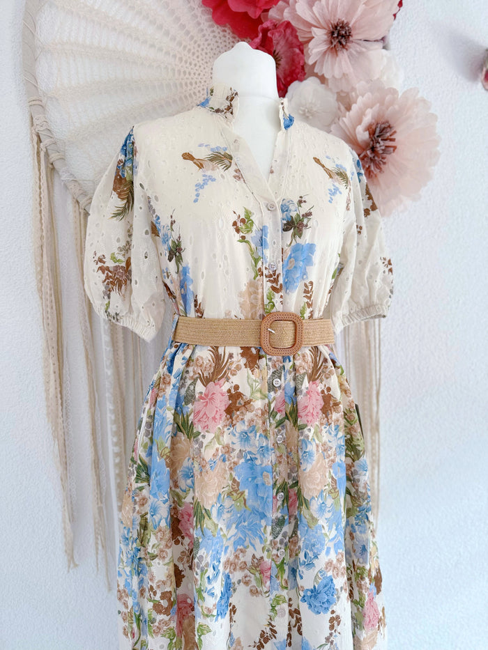 MIDIKLEID MIT BLUMENPRINT UND LOCHSPITZE  IN CREME - ONE SIZE -