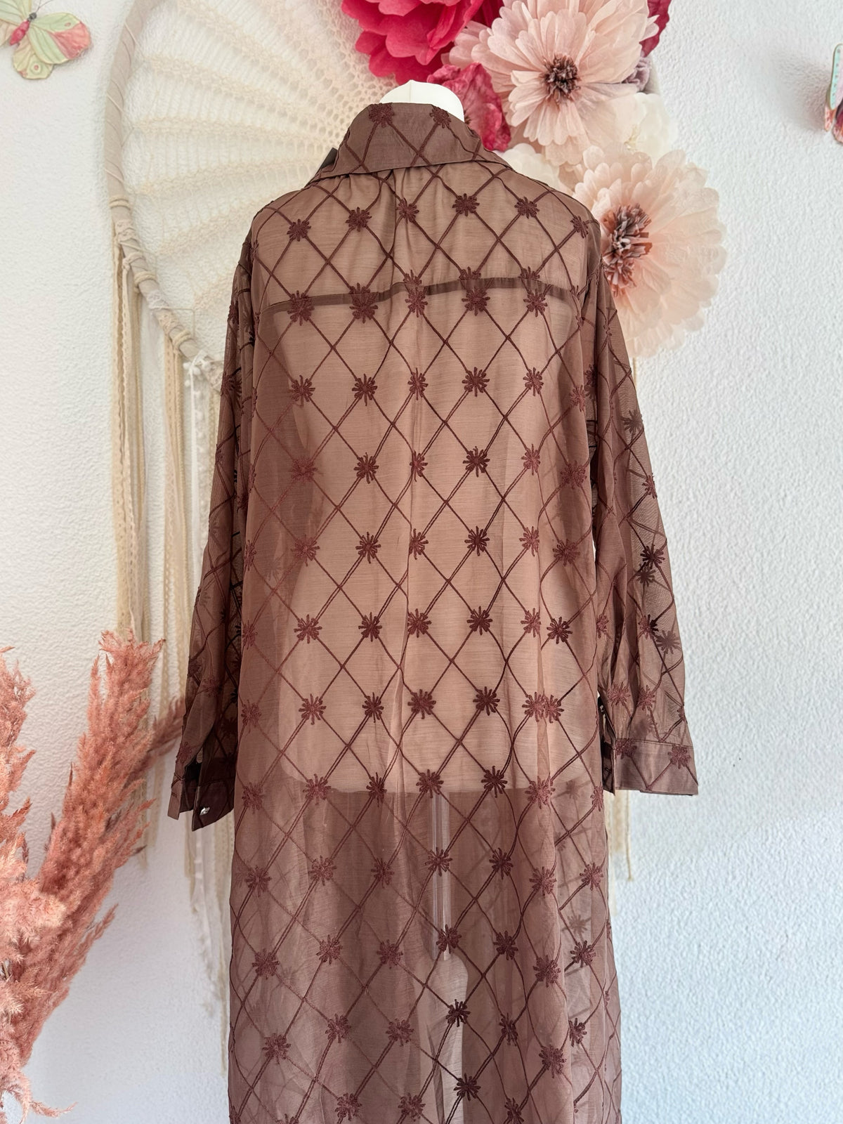 OVERSIZED LONGBLUSE MIT BLUMENSTICKEREIEN & STRASS IN BRAUN - ONE SIZE -