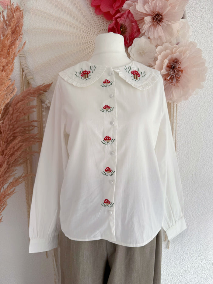 SÜßES BLÜSCHEN MIT BUBIKRAGEN UND STICKEREIEN - VERSCH- GRÖßEN