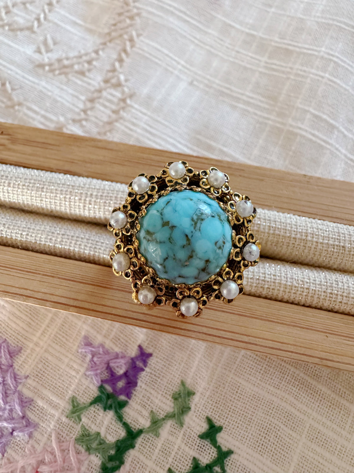 PRACHTVOLLER VINTAGE-RING MIT TÜRKIS & PERLENKRANZ