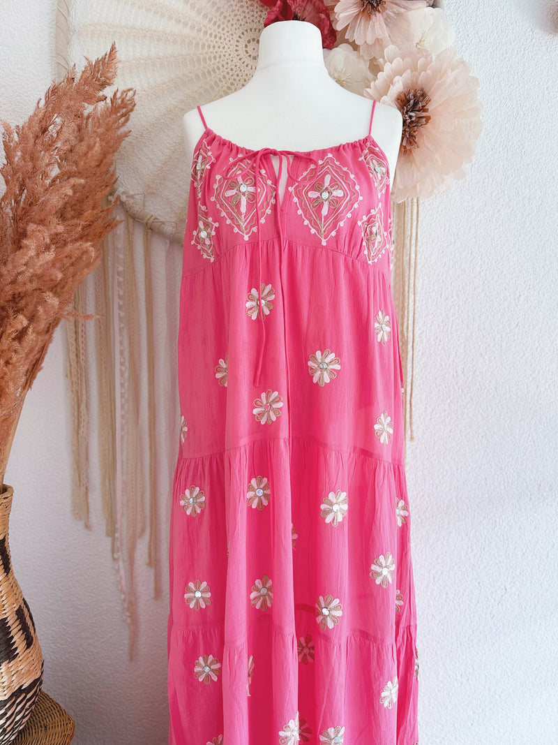TRÄGERKLEID IN PINK MIT BLUMENSTICKEREIEN - ONE SIZE -