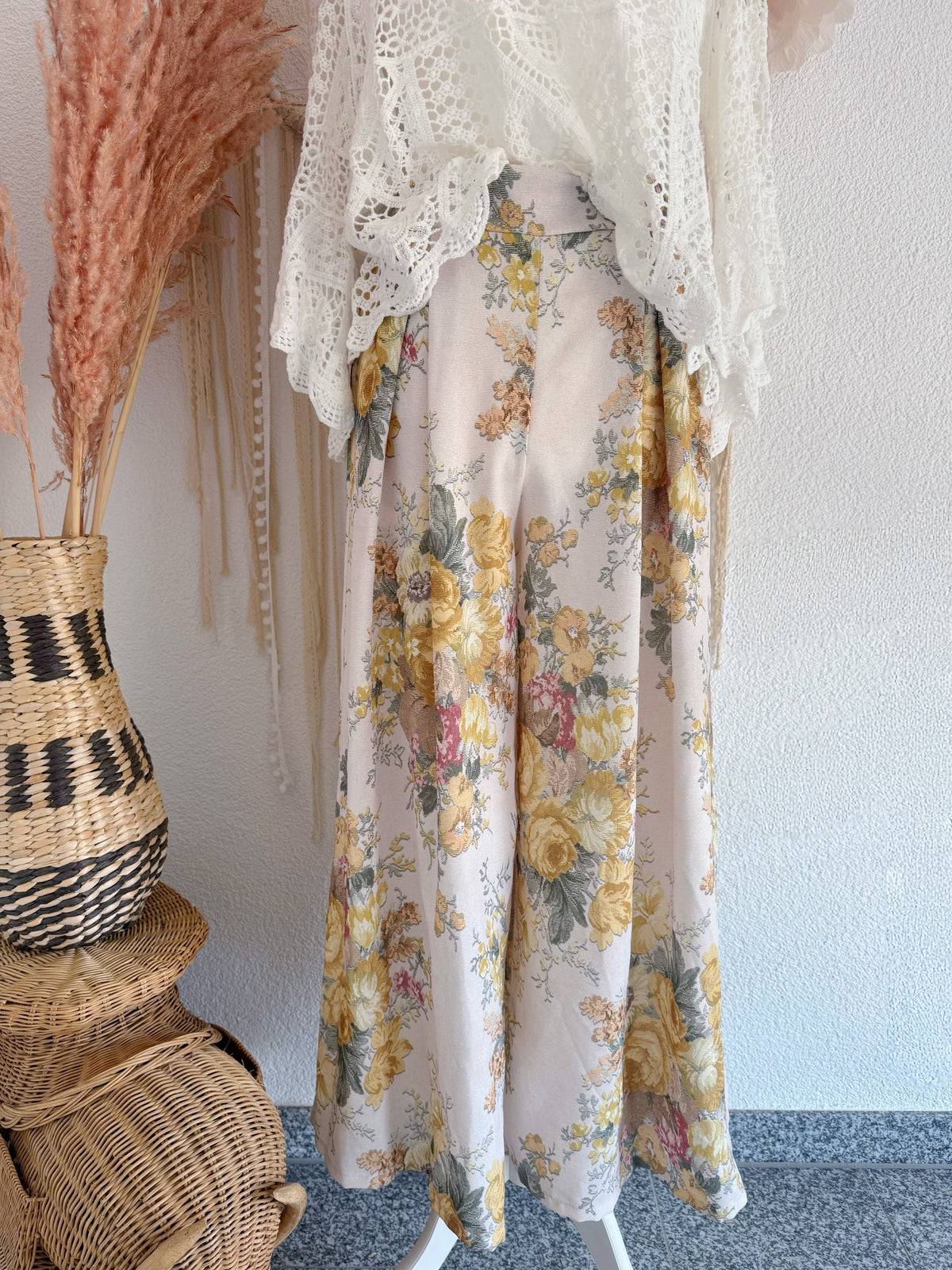 TRAUMHAFTE WIDE-LEG-HOSE MIT ROMANTISCHEM GOBELINPRINT IN GELB - ONE SIZE -