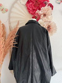 OVERSIZED-KUNSTLEDERMANTEL IN SCHWARZ - ONE SIZE -