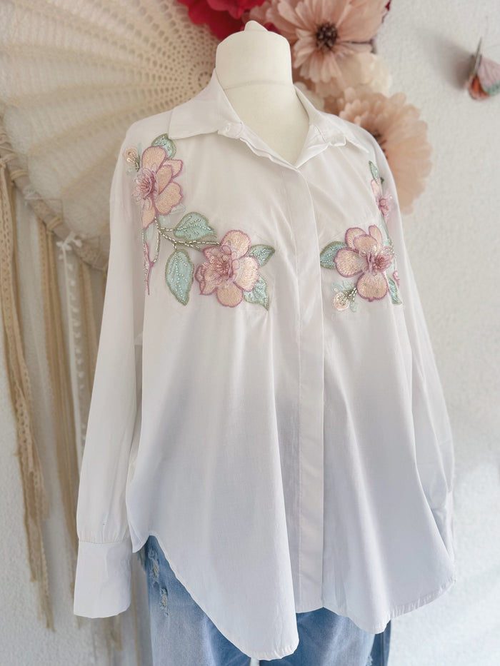OVERSIZED BLUSE MIT STICKEREIEN AN DER FRONT - ONE SIZE -