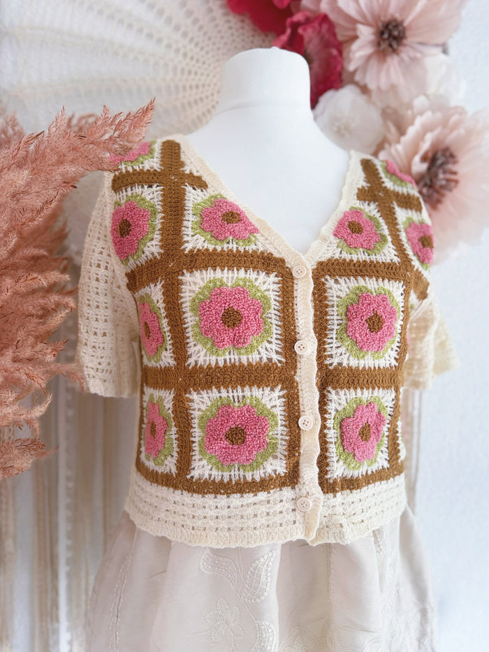 CROCHETJÄCKCHEN MIT BLUMEN IN ROSA - ONE SIZE -