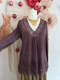 BASIC-SHIRT MIT SPITZE IN AUBERGINE - ONE SIZE -
