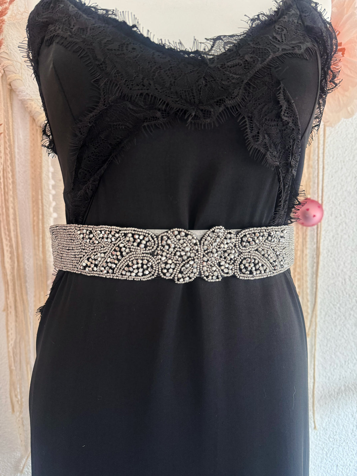 PERLENBESTICKTER GÜRTEL IN SCHWARZ/SILBER - VERSCH. GRÖßEN