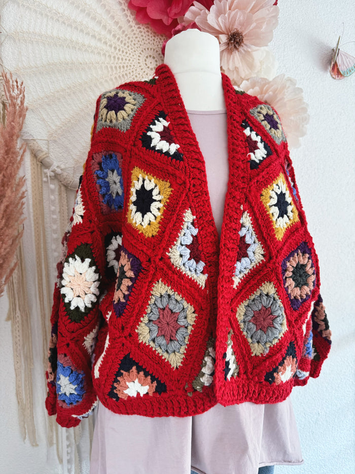 OVERSIZES GRANNY-SQUARE JACKE IN ROT - ONE SIZE -