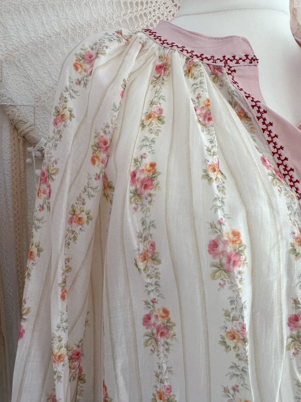 TUNIKA MIT ROMANTISCHEM BLÜTENPRINT - ONE SIZE -