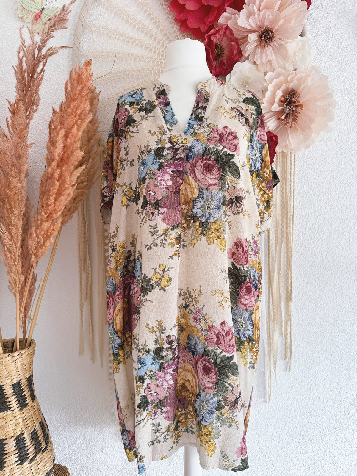 OVERSIZED TUNIKAKLEID MIT ROMANTISCHEM GOBELIN-MUSTER IN ROSA/BLAU - ONE SIZE -