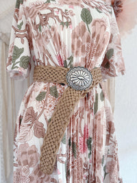 TAILLENGÜRTEL MIT GROßER SCHNALLE IN TAUPE
